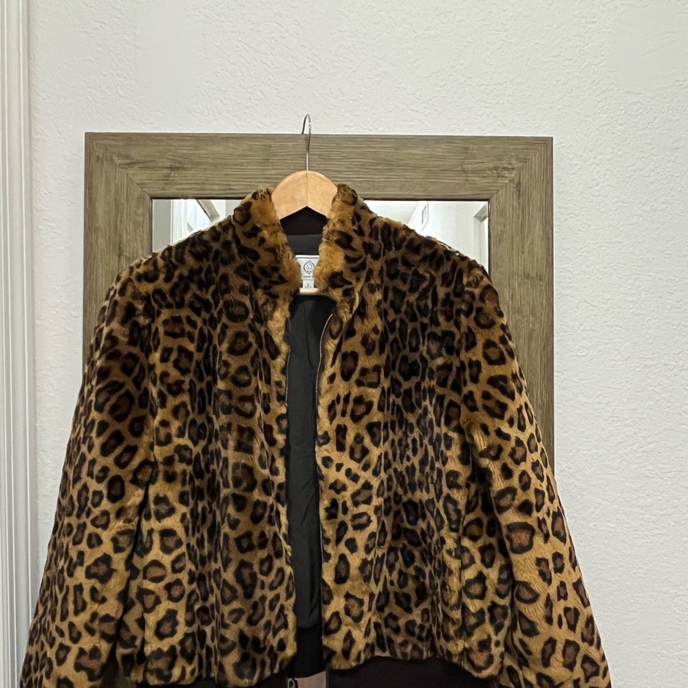 St. John Sport Leopard Faux Fur Jacket - Picture 5 of 6